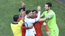 Chile vs Argentina (08h00 ngày 26/6): Người hùng sau tấm thẻ đỏ