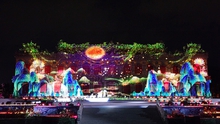 Nhóm breakdance DOUBLE IMPRO diễn trong lễ khai mạc Festival Huế 2024