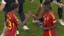 Hai sao trẻ Tây Ban Nha khoe khoảnh khắc vui nhộn ở EURO, oẳn tù tì để... tranh uống nước