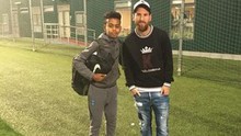 Thêm ảnh mới về thần đồng Tây Ban Nha chụp chung Messi gây sốt