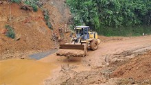Vụ sạt lở đất nghiêm trọng tại Hà Giang: Dừng tìm kiếm nạn nhân, tập trung thông đường