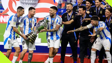 Messi khiến triệu fan cảm phục với hành động đặc biệt trong lễ đăng quang Copa America của Argentina