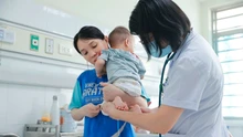 Hai trẻ sơ sinh mắc thủy đậu, chuyên gia khuyến cáo cách tránh lây nhiễm từ mẹ sang con