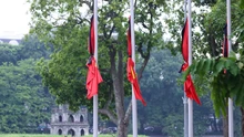 Hà Nội: Treo cờ rủ tưởng niệm cố Tổng Bí thư Nguyễn Phú Trọng