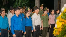 Đoàn Thanh niên Bộ Công an tri ân các anh hùng liệt sĩ tại Tây Ninh