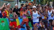 Kipchoge bỏ cuộc từ km thứ 31, tan mộng giành HCV marathon Olympic thứ 3 liên tiếp