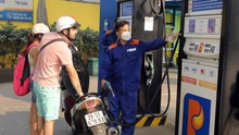 Giá xăng giảm tiếp hơn 900 đồng/lít từ 15h