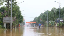 Ảnh hưởng bão số 10: Thiệt hại nặng về người và tài sản, còn nhiều hộ dân bị ngập trong nước