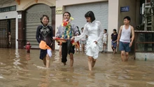 Cuộc sống sau ống kính: Quê tôi sống chung với lụt