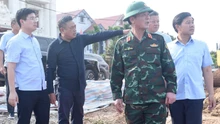 Chủ tịch UBND thành phố Hà Nội Trần Sỹ Thanh kiểm tra tại vùng ngập lụt