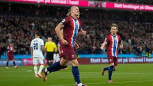 Haaland đá hỏng 11m hai lần trước khi... lập hat-trick