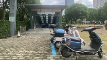 Kinh nghiệm đổi xe xăng sang điện của Trung Quốc và Việt Nam