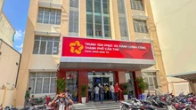 Chuyển đổi số - cầu nối “sống còn”: Đồng hành cùng người dân