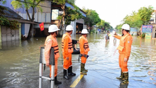 Hà Nội khôi phục điện, hỗ trợ người dân vùng ngập úng khi nước rút​