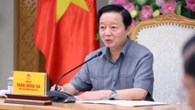 Phó Thủ tướng Trần Hồng Hà họp triển khai công tác ứng phó với cơn bão số 12