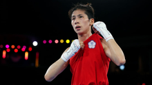 Nhà vô địch Olympic gây tranh cãi giới tính trở lại võ đài, hạ gục đối thủ nữ chỉ sau 94 giây