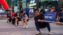 300 sinh viên hào hứng với trò chơi dân gian kéo co