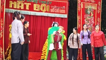 Mang hát bội ra khỏi sân khấu truyền thống