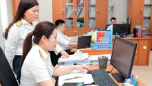 Viên chức “chân trong, chân ngoài”: Phân định rõ lĩnh vực được làm