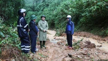 Quảng Ngãi khẩn trương khắc phục các điểm sạt lở do mưa lũ