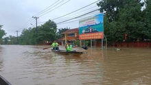 Lũ trên sông Bồ ở Huế duy trì nguy hiểm trên mức báo động 3