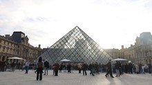 Pháp truy tố các nghi phạm trong vụ trộm tại Bảo tàng Louvre