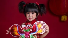 Model nhí Tú Uyên tươi tắn trong bộ ảnh sắc màu