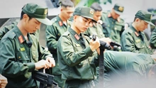 MONO vượt tường cao, đu dây từ nhà cao tầng trong “Chiến sĩ quả cảm”