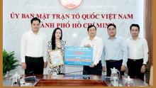 Nhật Kim Anh đóng góp 1 tỷ đồng khắc phục bão Bualoi