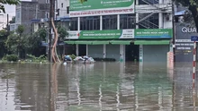 Sáng 8/10, trung tâm tỉnh Thái Nguyên vẫn chìm trong biển nước