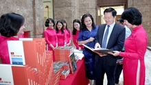 Ra mắt sách ảnh “A80: Tổ quốc trong tim”