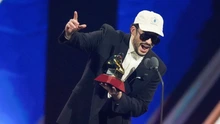Bad Bunny "thống trị" Latin Grammy 2025, khép lại đêm trao giải đầy cảm xúc