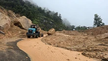 Khánh Hòa: Nỗ lực tìm kiếm người bị vùi lấp do sạt lở đất