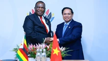 Thủ tướng gặp Phó Tổng thống Zimbabwe Constantino Chiwenga