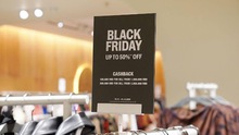 Calvin Klein, Tommy Hilfiger, Levi's, GAP, Mango, 'sale đậm' mùa Black Friday