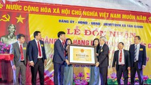 Trao Bằng xếp hạng Di tích quốc gia di tích lịch sử “Đền Song Trung và mộ Hoàng Vĩnh Tộ, Hoàng Vĩnh Dụ