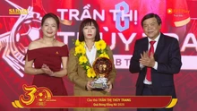 Vì sao Thùy Trang buồn thiu khi lên nhận danh hiệu Quả bóng Đồng?