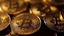 Nguy cơ nhà đầu tư phá sản khi giá bitcoin lao dốc