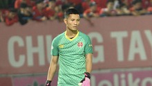 Thủ môn ĐT Việt Nam tỏa sáng sau AFF Cup, cứu thua xuất sắc giúp đội nhà chiến thắng và thoát nhóm ‘cầm đèn đỏ’