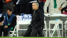 Cựu sao MU hóa 'báo thủ', đội của Mourinho bị loại cay đắng khỏi Europa League