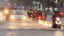 Chùm ảnh TP HCM mưa tầm tã, nhiều tuyến đường ngập sâu