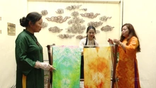 Người trẻ tiếp nối di sản truyền thống - nghề dệt lụa bằng kỹ thuật hiện đại
