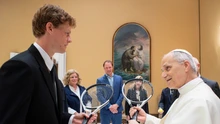 Jannik Sinner cùng gia đình gặp gỡ tân Giáo hoàng