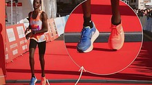 Độc lạ Marathon: Runner Kenya đi giày "lệch đôi" vẫn đứng bục giải chạy danh tiếng ở châu Âu