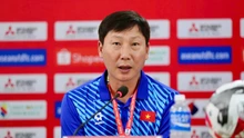 Báo Hàn lo HLV Kim Sang Sik 'lộ bài' khi gặp MU, sợ cầu thủ Việt Nam tốn thể lực trước trận gặp Malaysia 