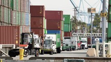 Các nhà bán lẻ Mỹ "chạy đua" nhập hàng Trung Quốc cho mùa Hè
