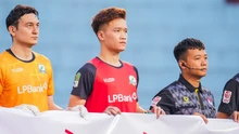 Hoàng Đức nghẹn ngào trong ngày Phù Đổng Ninh Bình vô địch hạng nhất, sớm thăng hạng V-League