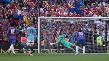 Cựu thủ môn MU cản 11m thành công, giúp Crystal Palace thắng Man City để giành danh hiệu lịch sử sau 120 năm