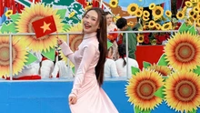 Hai lần cất tiếng hát đầy tự hào của Phương Mỹ Chi trong Lễ 30/4