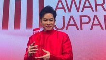 Tùng Dương tự hào hát "Một vòng Việt Nam" khi nhận giải thưởng International Special Awards